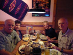 UIt eten met Jan en Linda Groen, de campingeigenaars in Cut 'n Shoot